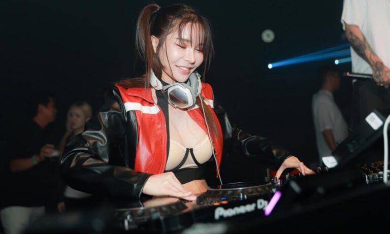 เปิดวาร์ป น้องแกมพลอย เน็ตไอดอลสาว สุดเซ็กซี่