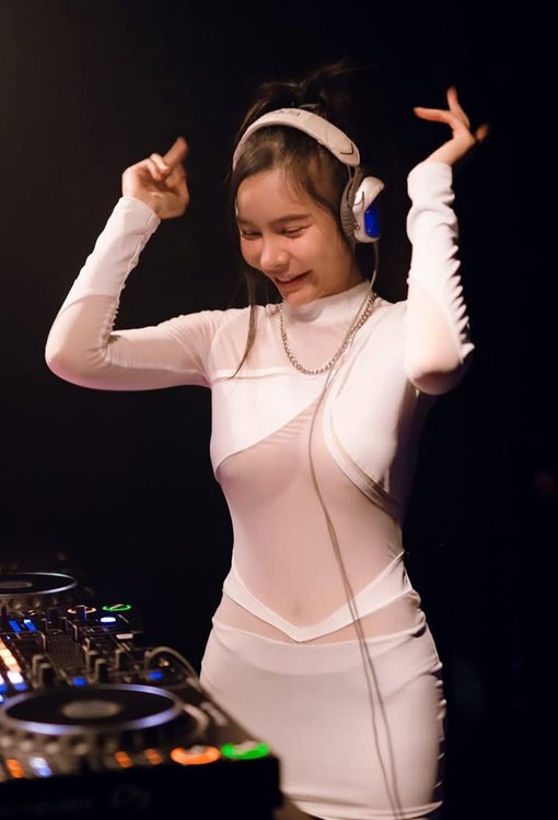 ชีวิตส่วนตัวของ น้องแกมพลอย สาวสวย หุ่นแซ่บ18+