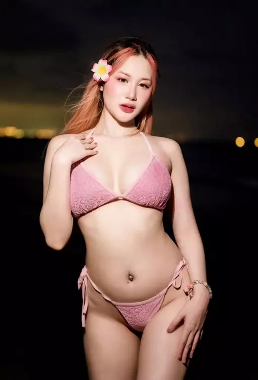 ชีวิตส่วนตัวของน้องเอแคร์ สาวหุ่นแซ่บ ลีลาเด็ด18+