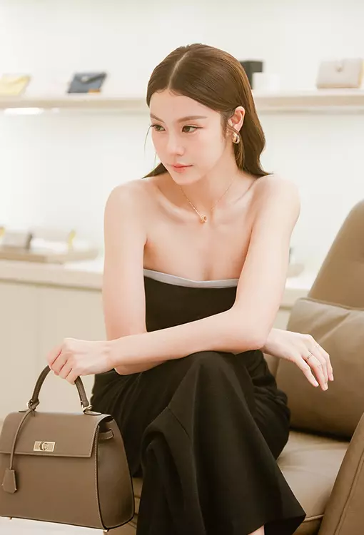 ชีวิตในวงการของ น้ำตาล ทิพนารี