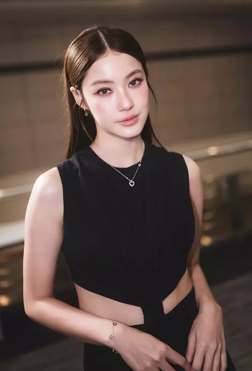 วาร์ปช่องทางติดตามของ น้ำตาล ทิพนารี