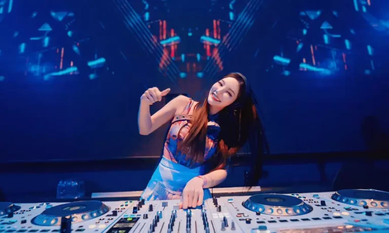 เปิดวาร์ป น้องลูกหว้า สาวสวยสุดฮอต ดาวเด่น OnlyFans